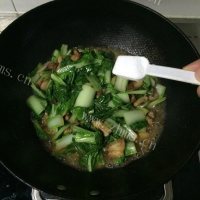 家常菜小白菜炒肉做法图解7)