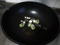 家常菜炒蘑菇做法图解2)