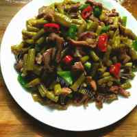 家常菜酸豆角炒鸭胗