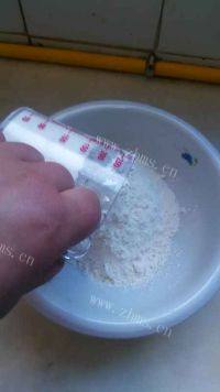 好吃的 鸡肉培根批萨做法图解1)