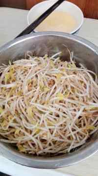 家常菜素炒豆芽做法图解1)