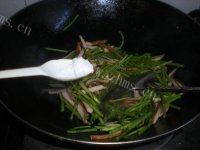 家常芦蒿苔炒香干做法图解6)