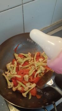 家常菜番茄炒菜花做法图解6)