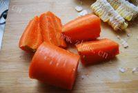 玉米胡萝卜炖排骨的做法图解二