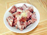 家常菜麻辣排骨做法图解7)