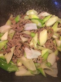 营养丰富的葱爆羊肉做法图解11)