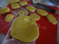 好吃的南瓜鸡蛋包子做法图解15)
