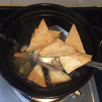 香喷喷的鱼头豆腐汤做法图解5)