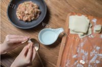 唇齿留香的红油抄手做法图解4)