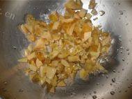 「健康美食」皮蛋瘦肉粥做法图解1)