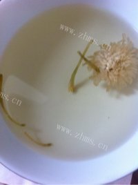 夏季滋补清热菊花茶做法图解6)