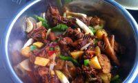 家常菜土豆炖鸡肉