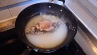 营养鲫鱼菌汤的做法图解七