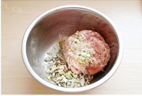美味的萝卜丝豆腐玉米面肉饼做法图解5)