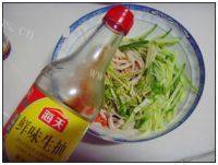 香喷喷的凉拌金针菇做法图解5)