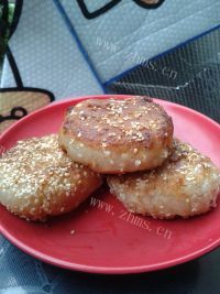 脆脆的香酥芝麻饼做法图解9)