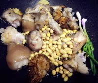 美味的黄豆焖猪蹄做法图解5)