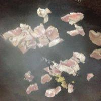 口感不错的枸杞叶瘦肉汤做法图解3)