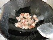 家常自制蒜苗炒腊肉做法图解4)