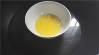 色泽鲜亮的芒果流心慕斯做法图解1)
