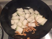 香气浓郁的冬瓜炒虾仁做法图解3)
