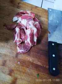 家常菜白菜炖肉做法图解1)