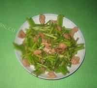 在家做的蒜苔炒肉