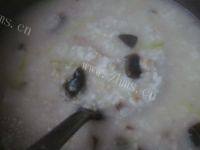 皮蛋瘦肉粥做法图解6)