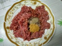 清脆爽口的牛肉汉堡包做法图解2)