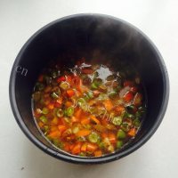 好吃的双蔬焖饭做法图解12)