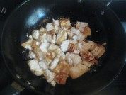 家常菜黑木耳炖豆腐做法图解2)
