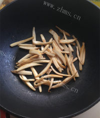 香喷喷的干煸杏鲍菇做法图解4)