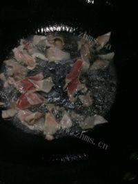 菜花炒肉做法图解6)