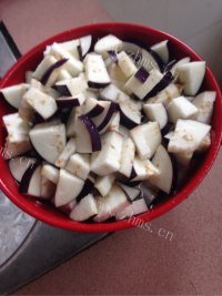 家常菜肉末茄子做法图解4)