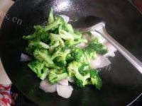家常菜西兰花炒洋葱做法图解6)