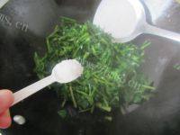 家常菜清炒水芹菜做法图解5)