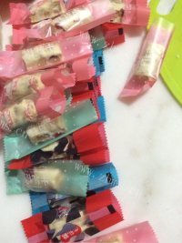 蔓越梅花生牛轧糖做法图解9)