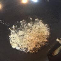 香气浓郁的肉末粉丝做法图解3)