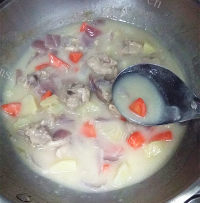 美味彩蔬奶炖鸡腿肉做法图解14)