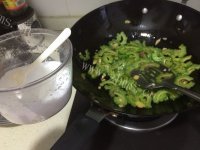 降火的清炒苦瓜片做法图解6)