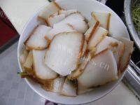 家常菜腊肉炒茄子做法图解5)
