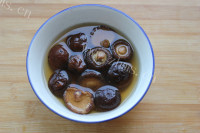 美味的香菇油饭做法图解3)
