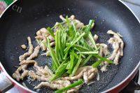 「家有大厨」榨菜肉丝做法图解6)