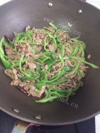 色香味俱全的青椒肉丝做法图解5)