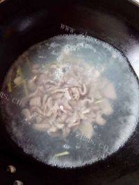 美味的猪肝瘦肉汤做法图解4)
