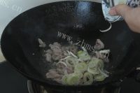 营养的虫草猪肉炒木耳做法图解8)