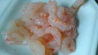 美味的菠虾仁萝炒饭做法图解5)