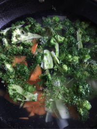 家常菜西兰花炒肉做法图解3)