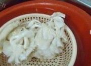 清淡的平菇炒肉做法图解1)