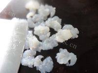 在家做的鲜虾云吞面做法图解6)